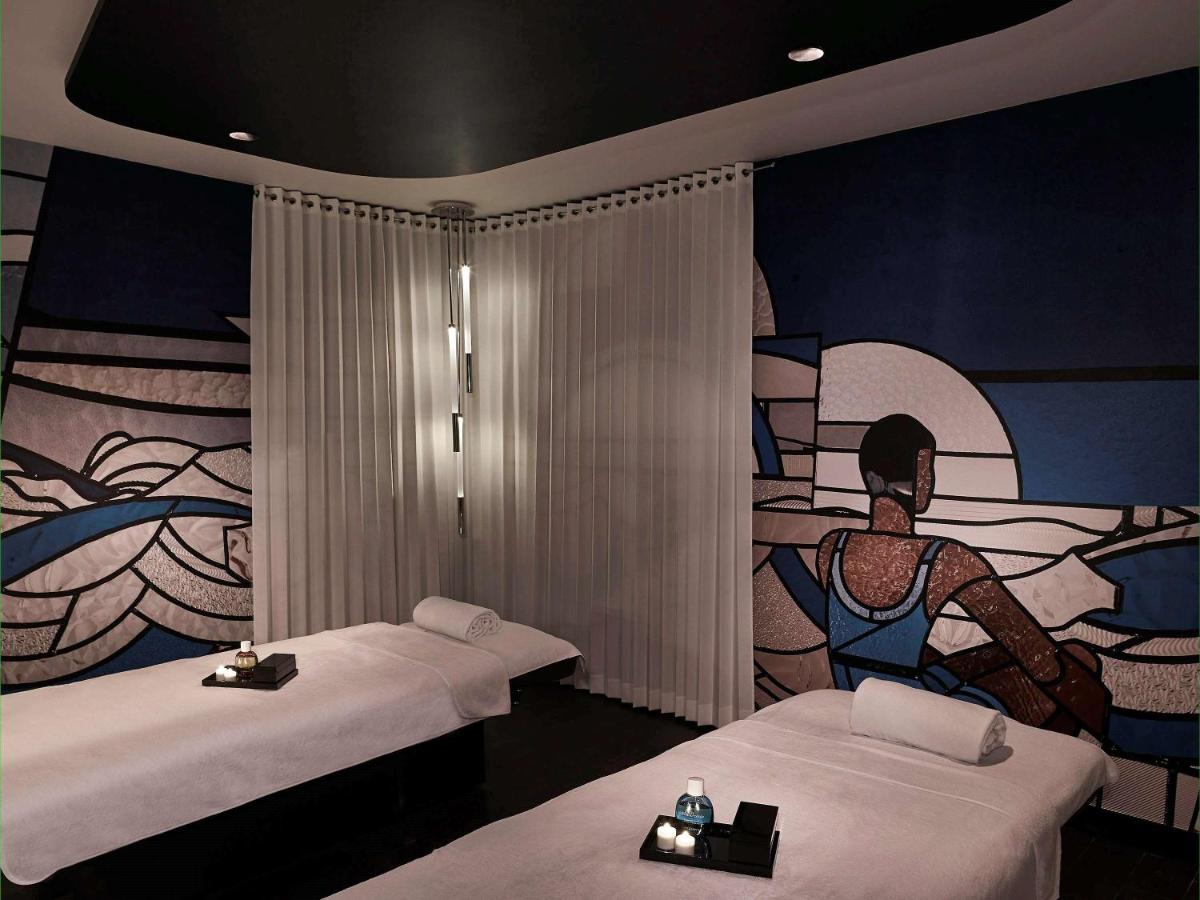 Un ou plusieurs lits dans un hébergement de l'établissement Molitor Hotel & Spa Paris - MGallery Collection