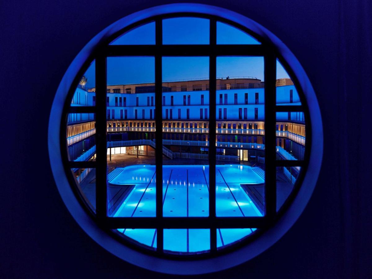 Piscine de l'établissement Molitor Hotel & Spa Paris - MGallery Collection ou située à proximité