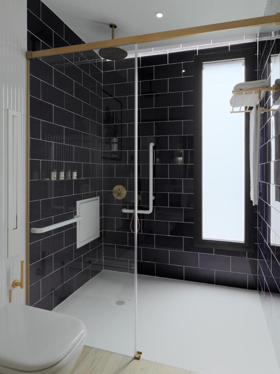 Un baño de H10 Porto Poniente 4* Sup