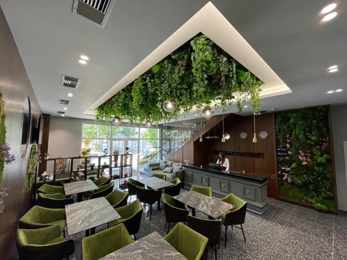 WHITE CROWN HOTEL - Hizvo