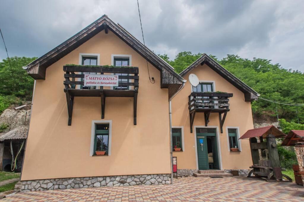 Matyó Rózsa Vendèghàz - Hizvo