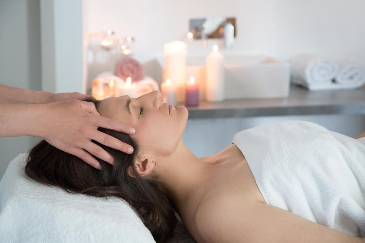 Spa ou équipements de bien-être de l'établissement Logis Hôtel Restaurant Château Bellevue