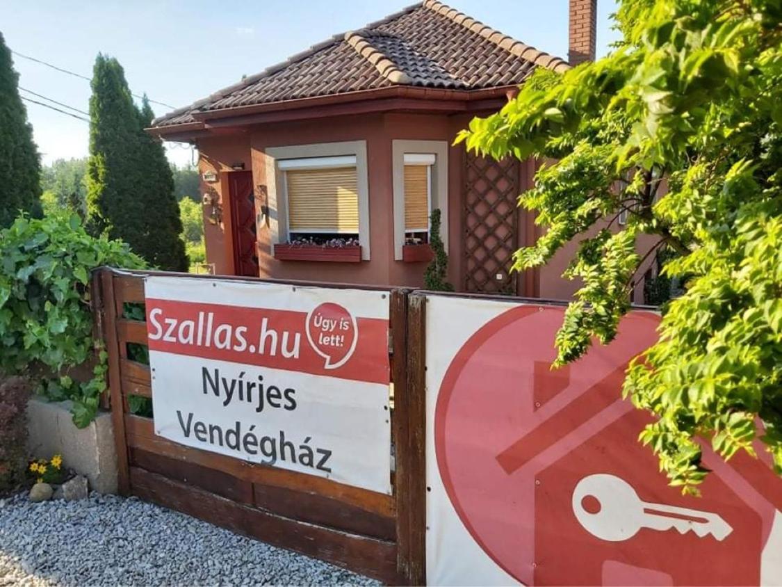 Nyirjes Vendégház - Housity