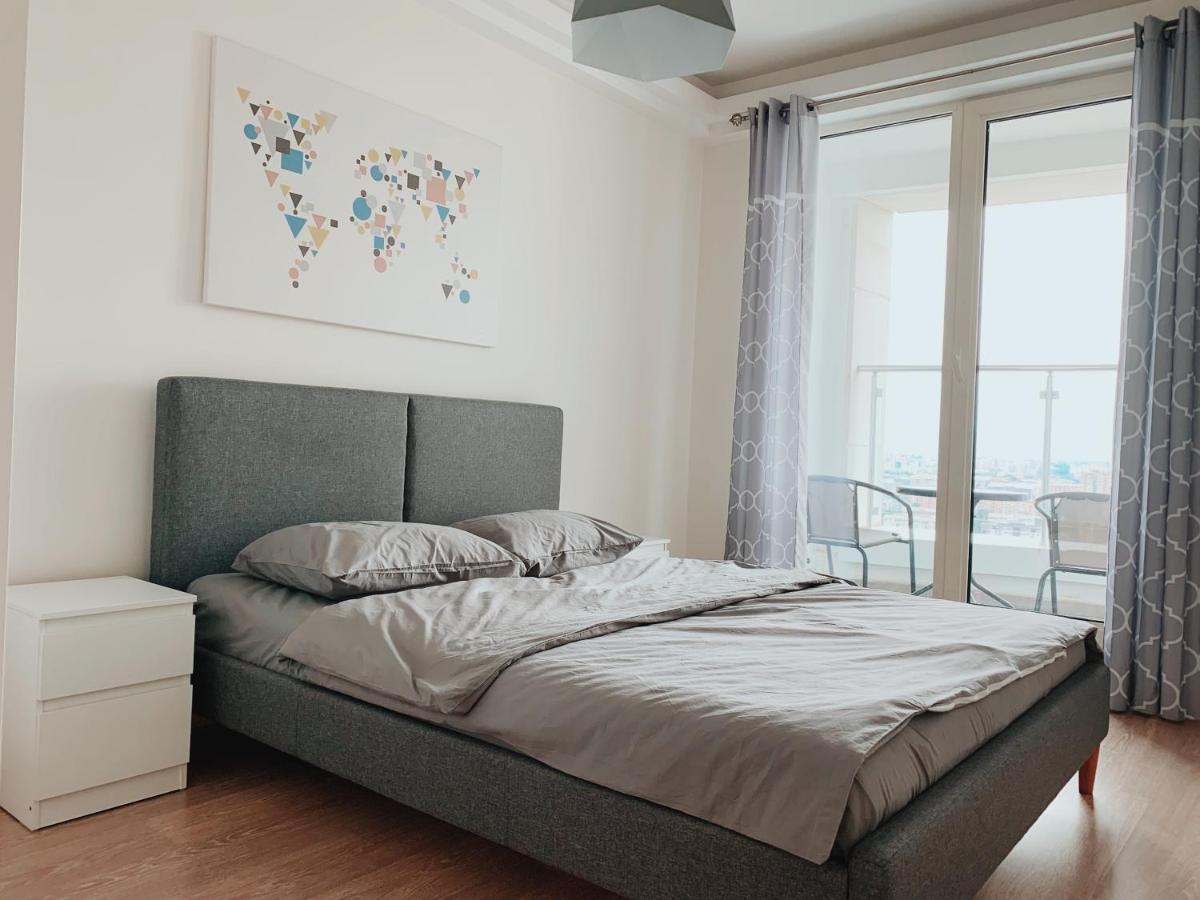 Suitetrails - Sky City View Apartment