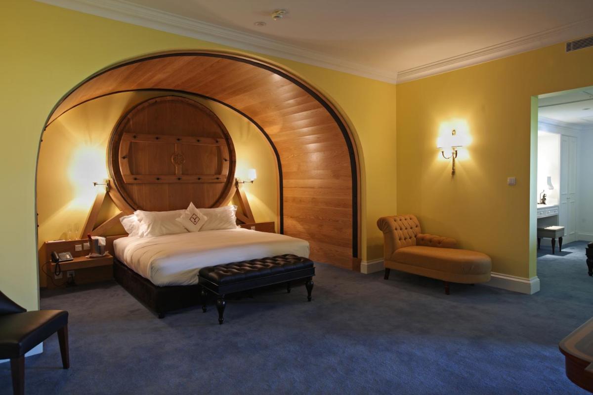 Uma cama ou camas num quarto em The Yeatman