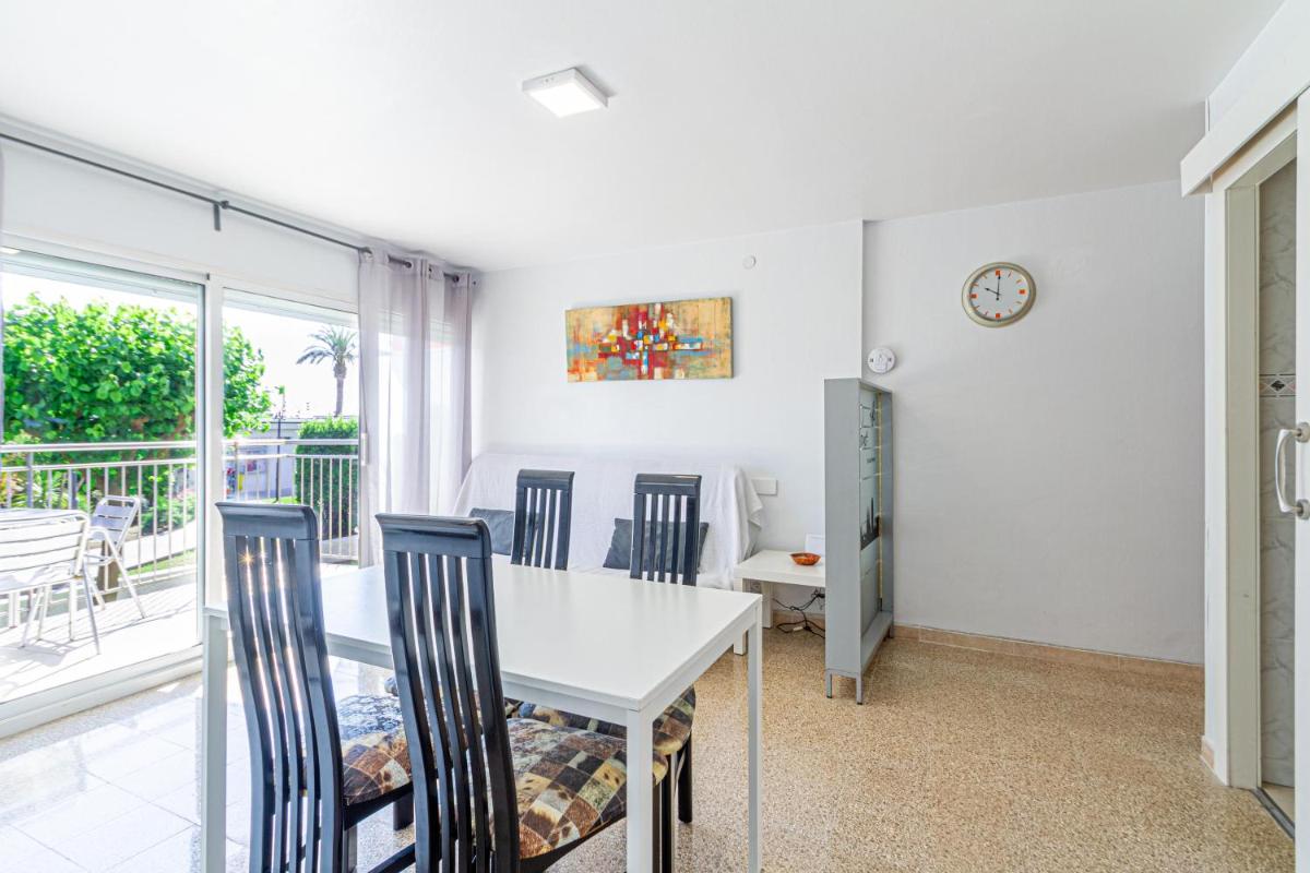 Residencial Costamar next Bcn, 50m beach with swimmingpool - Housity