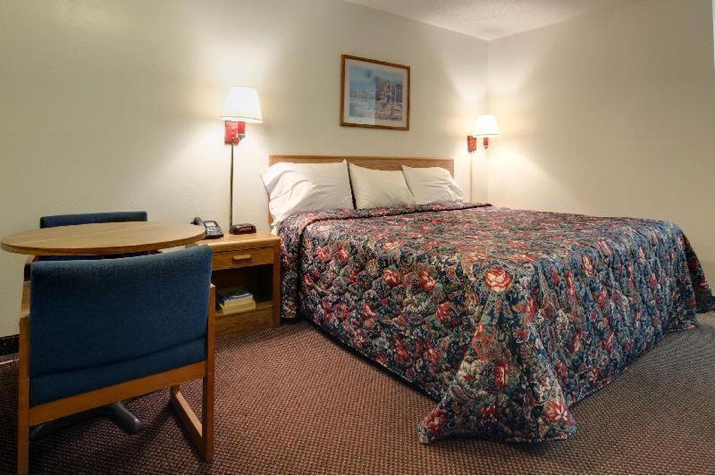 Country Side Inn - Housity