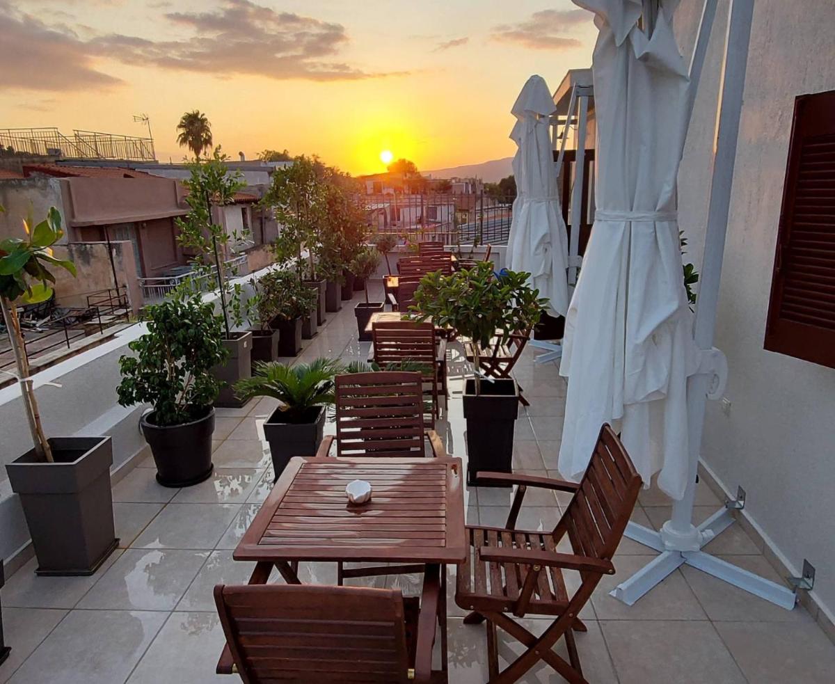 Theasis Athens - Housity