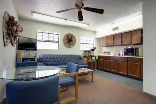 Country Side Inn - Housity