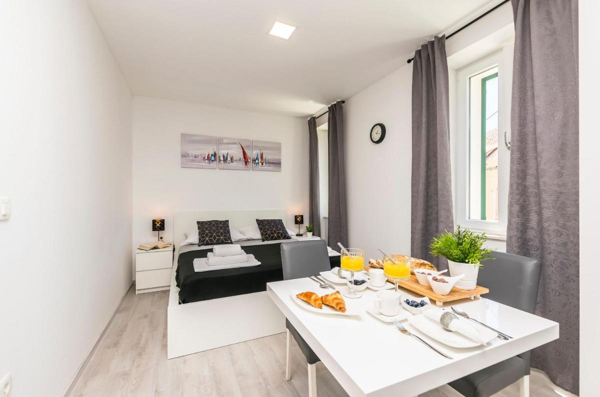 Apartments and Rooms Adriatic Suites - Housity