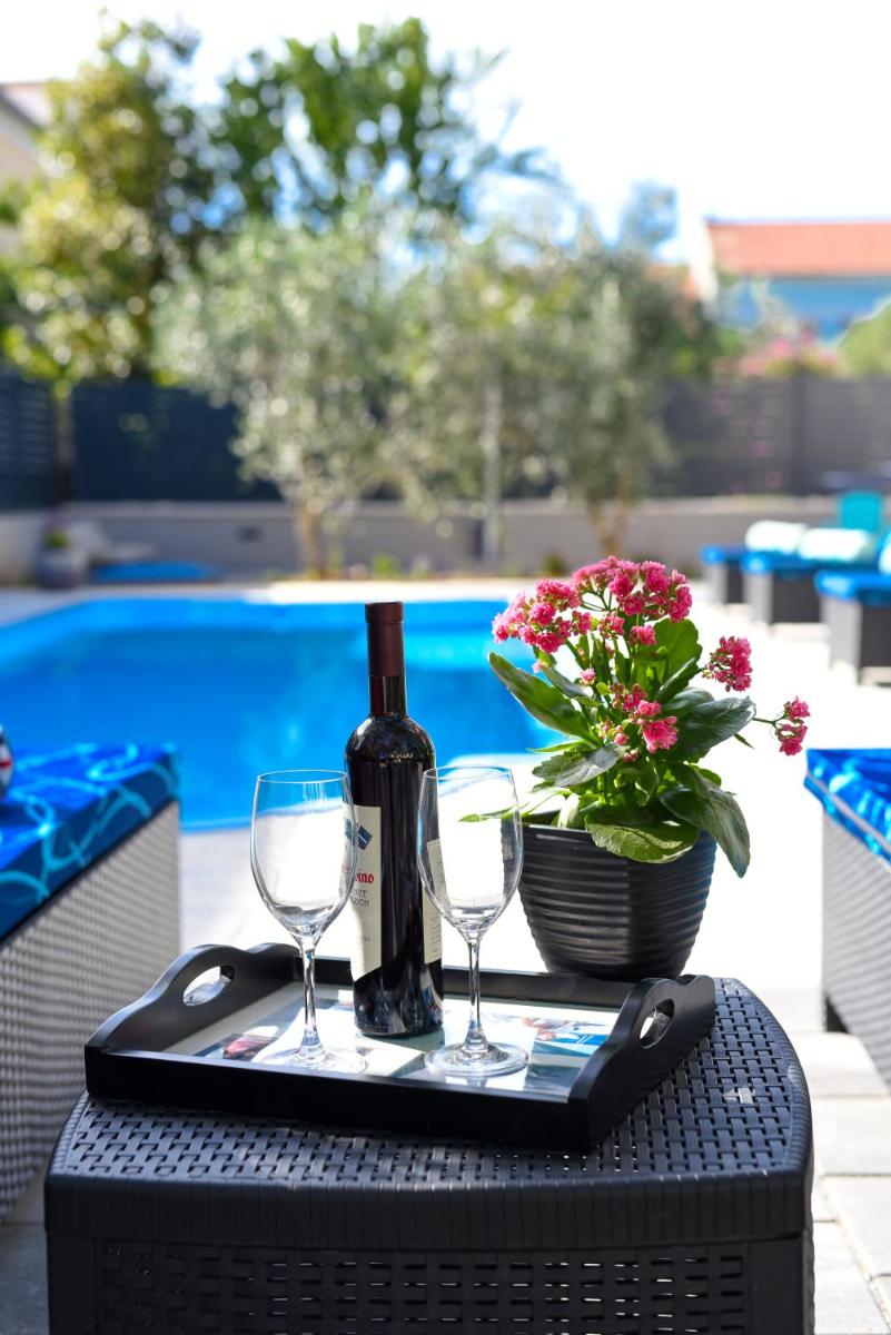 Endless Summer House Barbara Zadar - Housity