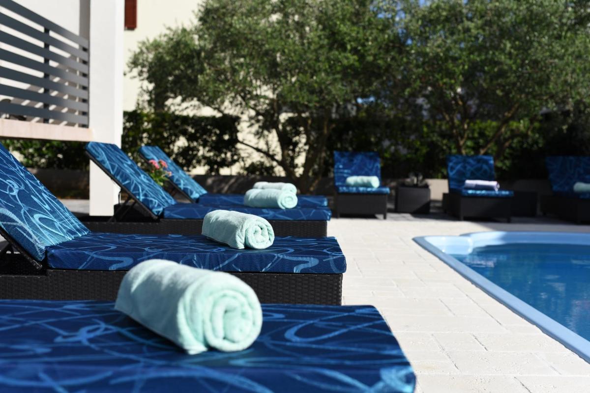 Endless Summer House Barbara Zadar - Housity