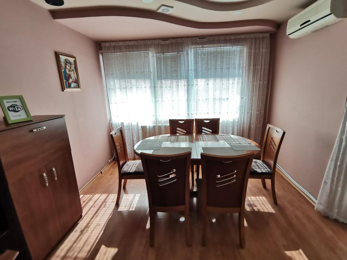 Central Apartment Targovishte - Housity
