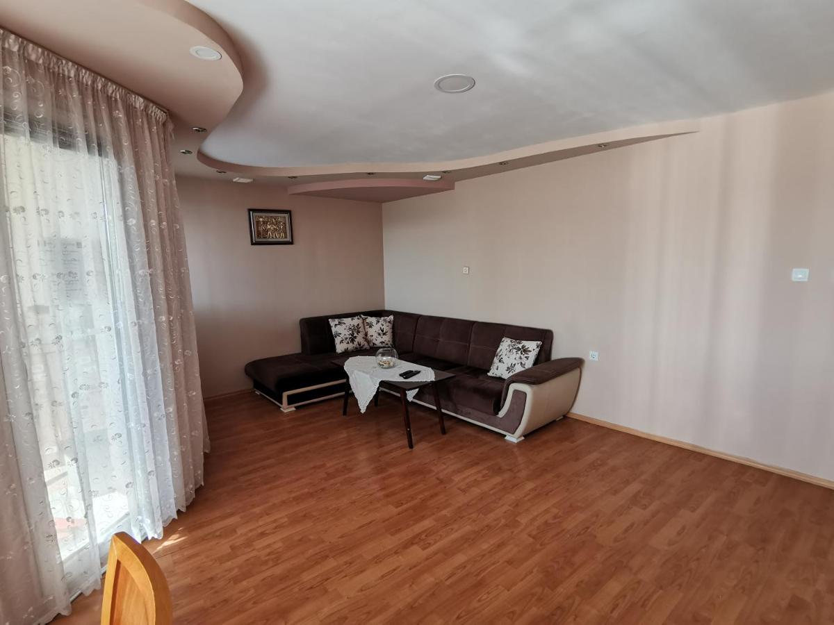 Central Apartment Targovishte - Housity