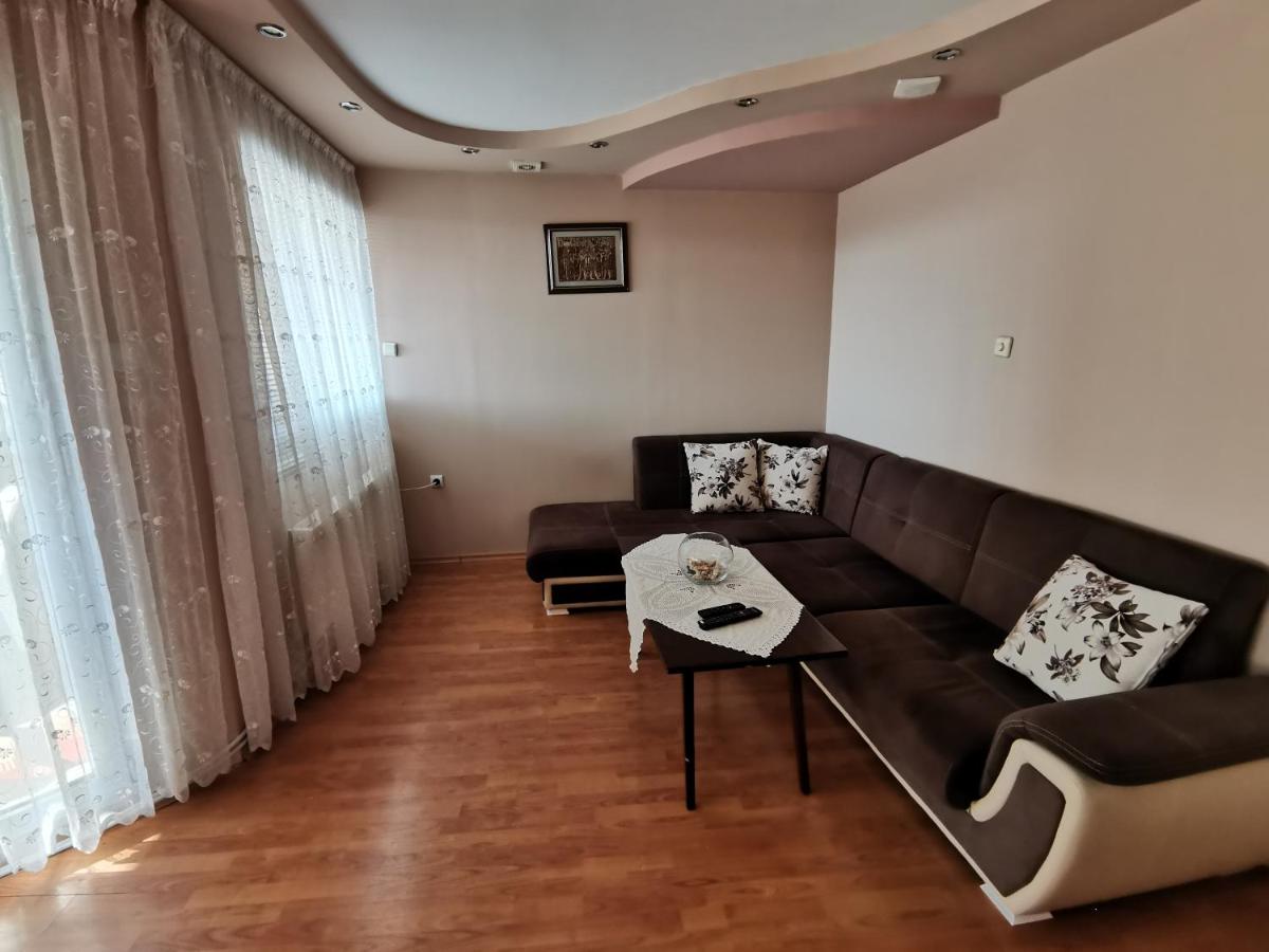 Central Apartment Targovishte - Housity