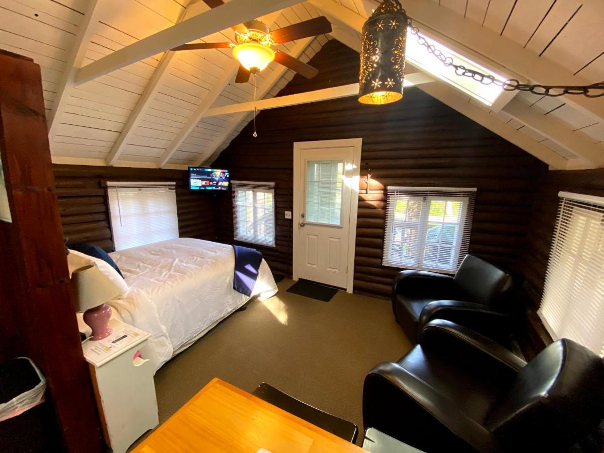 Pine Grove Cottages - Housity
