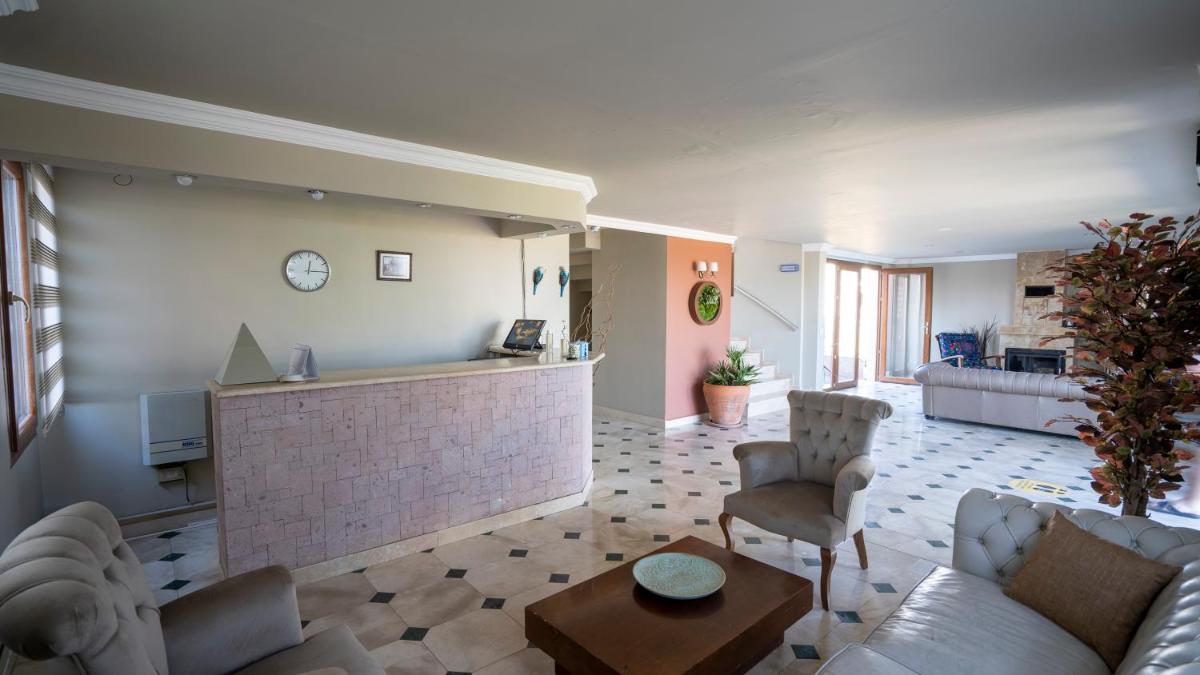 Ebruli Hotel Cunda - Housity