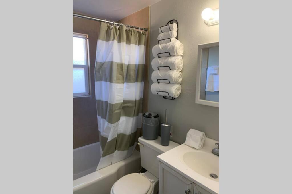 King Bed, Dog Friendly in Denver - Unit 7390 - Housity