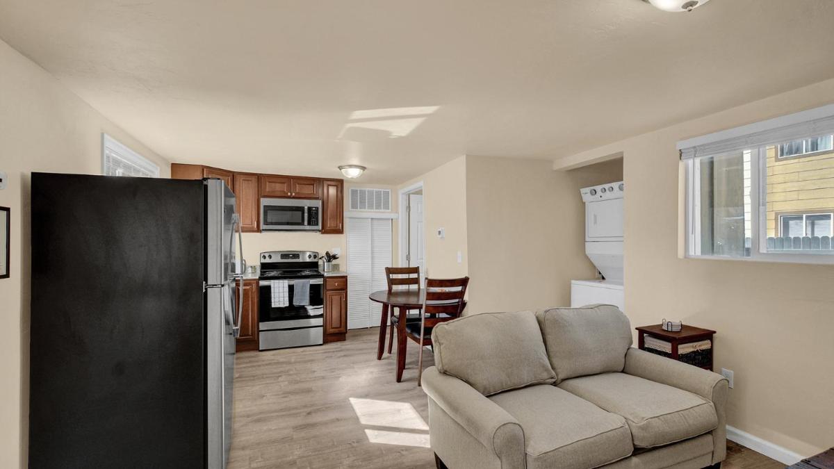 Your Nest Away from Home - Housity