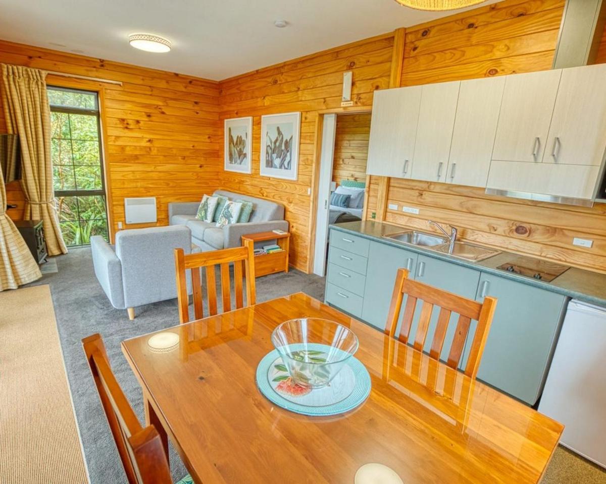 Paparoa Beach Hideaway with Hot Tub - Housity
