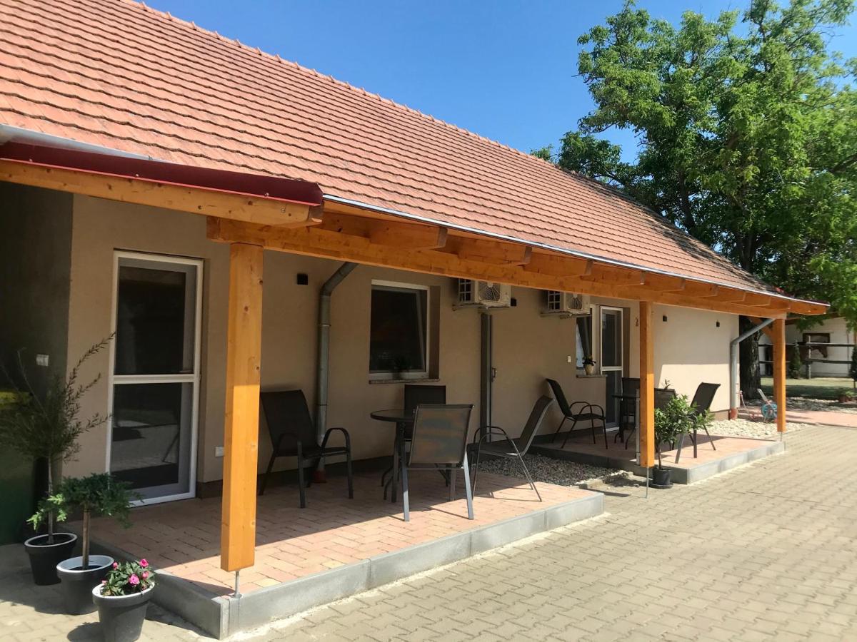 Léna Vendégház - Housity