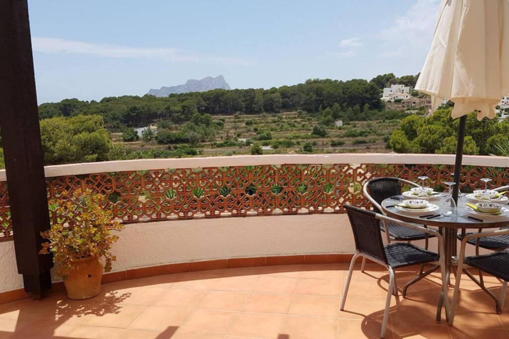 Fabulous refurbished apartment above private villa - Housity