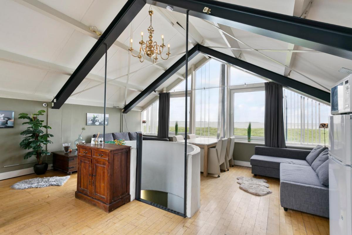 Suitetrails - Mooi huis met Zeezicht aan strand bed en breakfast