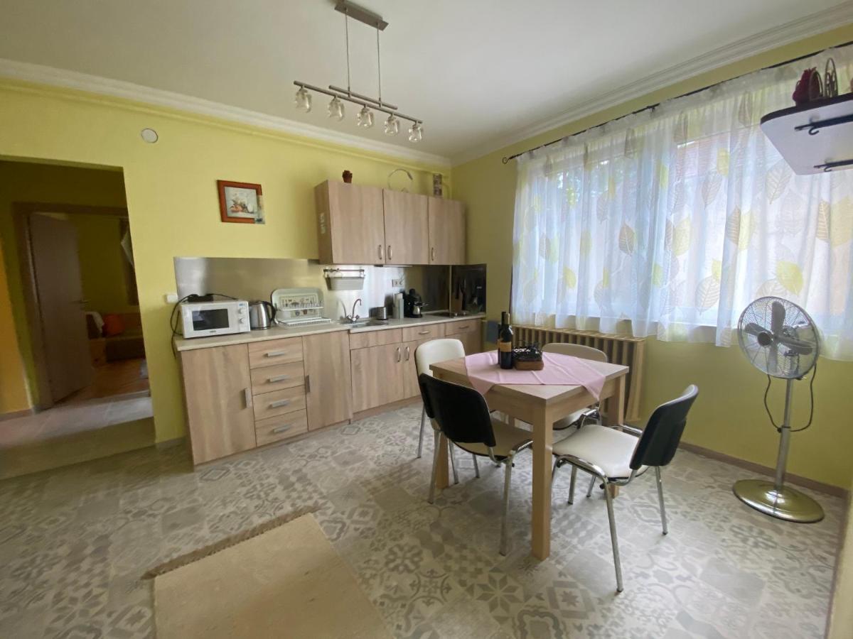 Eszter Apartman - Housity