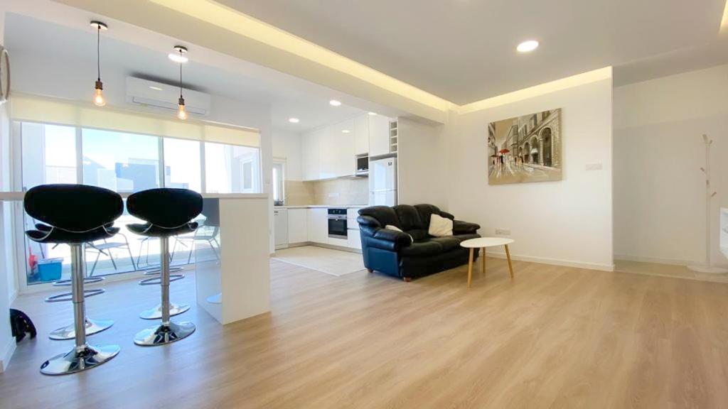Suitetrails - Franklin's Place, modern 2 bedroom, Sleeps 5