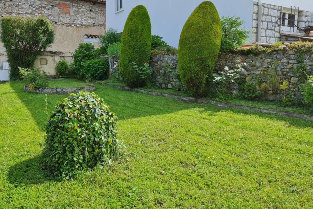 La Jaunette, Charmant Fenil avec piscine - Housity