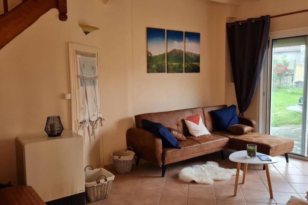 La Jaunette, Charmant Fenil avec piscine - Housity
