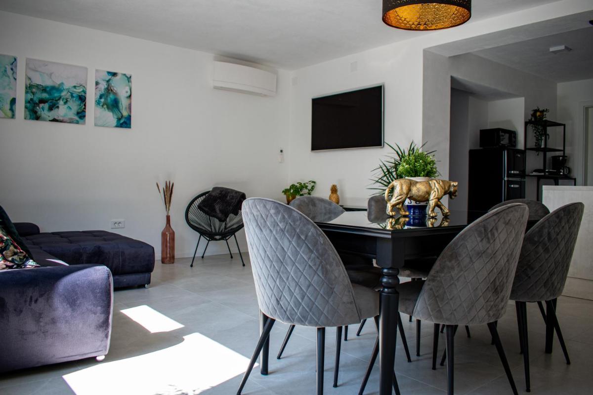 Apartmaji na placu - Housity