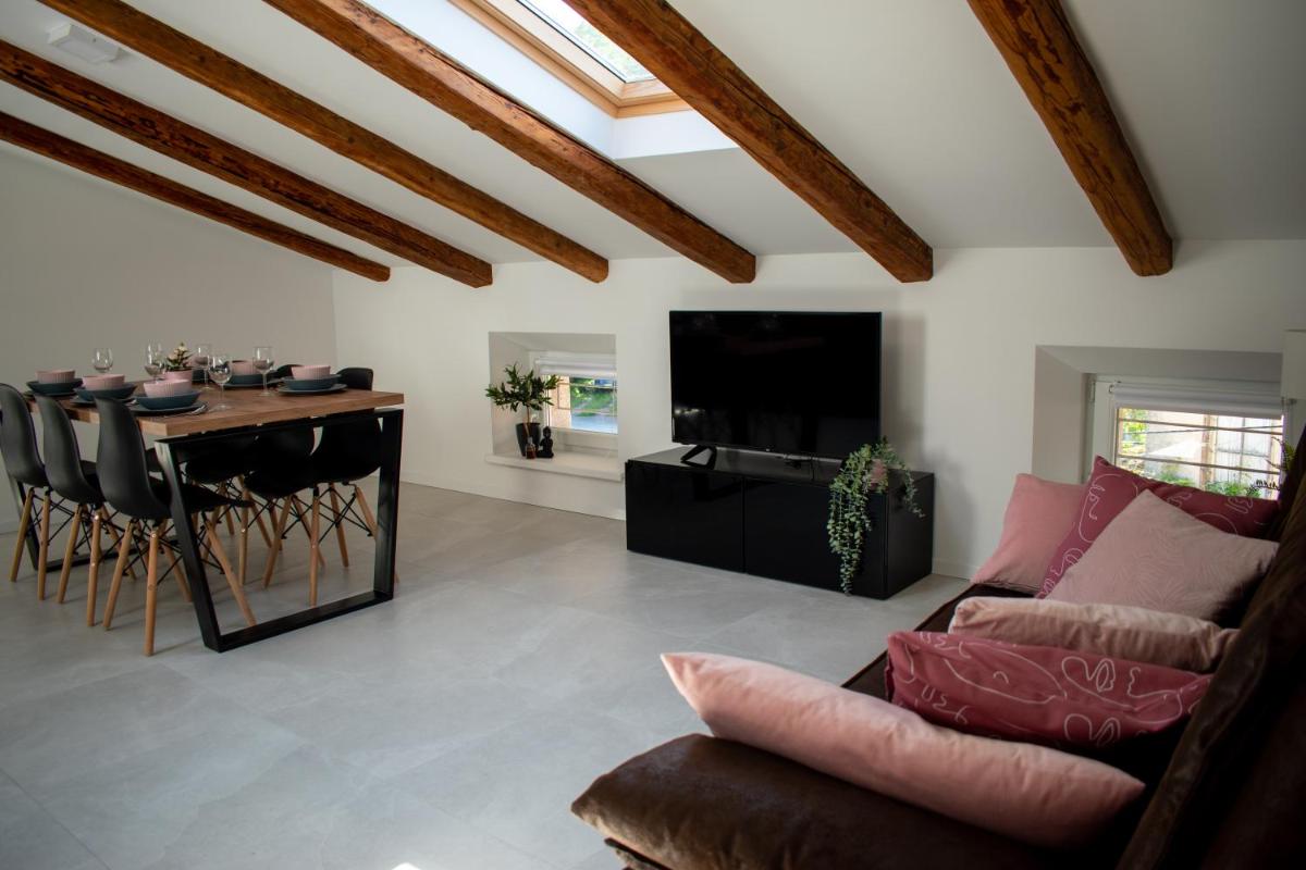 Apartmaji na placu - Housity