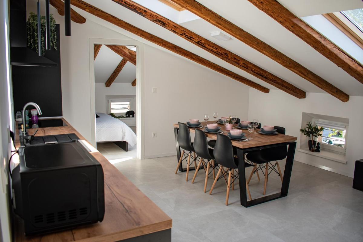 Apartmaji na placu - Housity