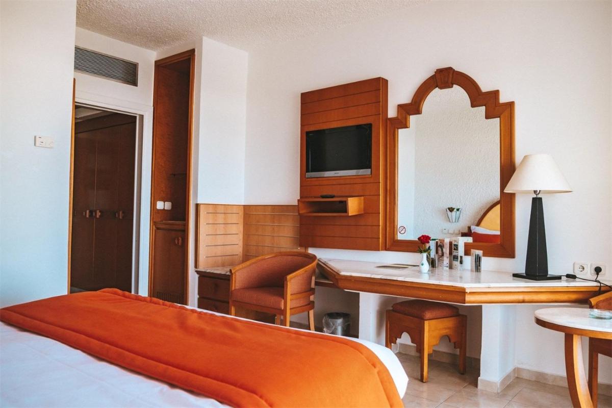 Kanta Resort and Spa - Housity