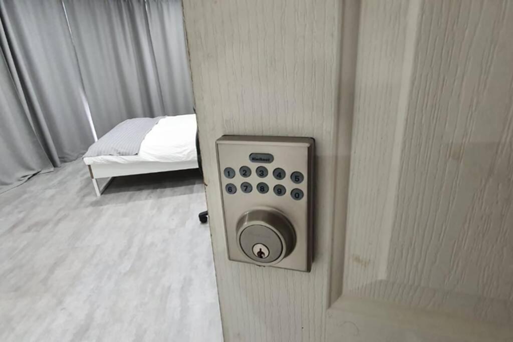 Dana-Spacious Private Room in Shared 2-Bedroom Apartment-1 - Housity