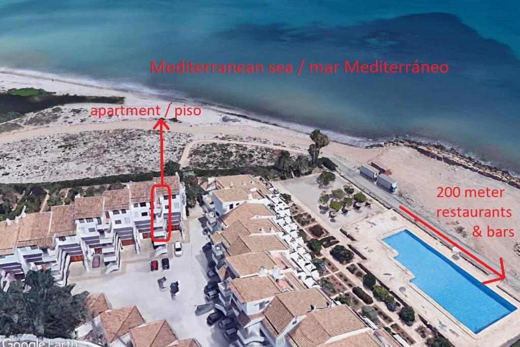Beachfront Apt! AC - Pool - Parking - Housity
