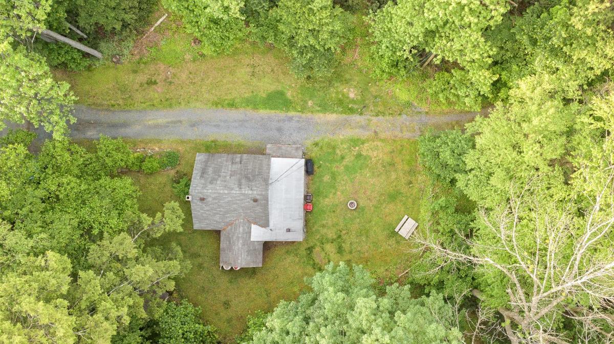 Camelback cottage - on ONE ACRE & near local attractions - Housity
