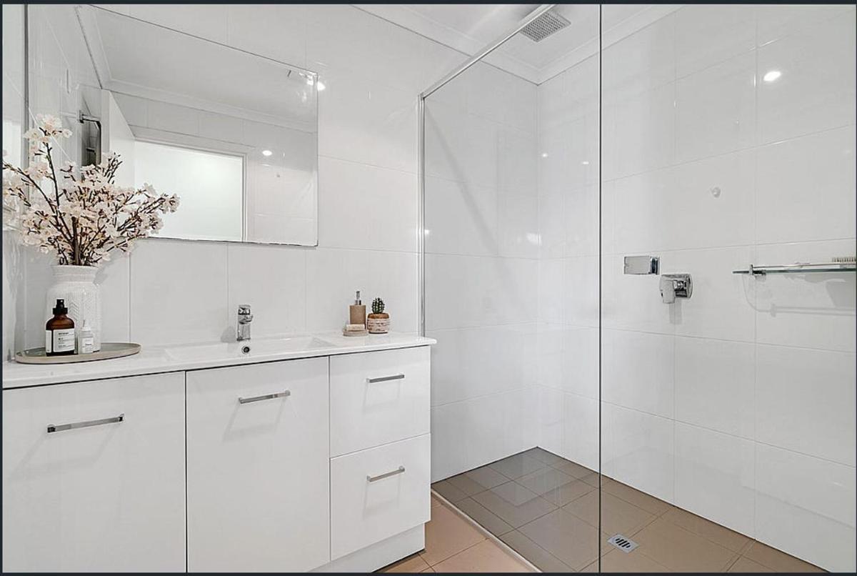 Adelaide Holiday Home - Housity