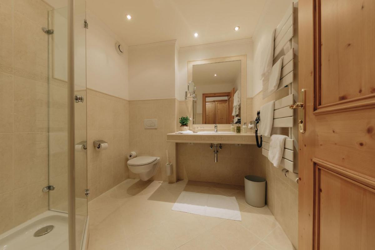 Hotel Hirschen - Housity