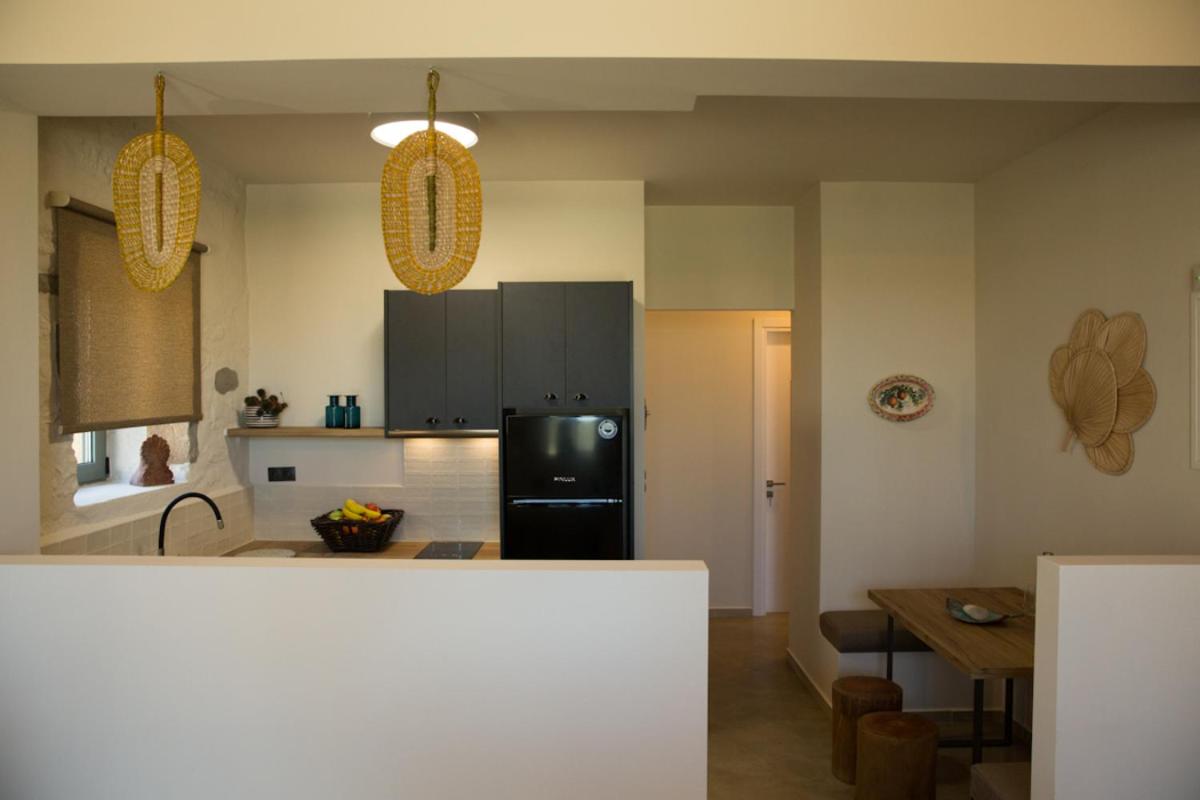 Afentiko Pigadi - Housity