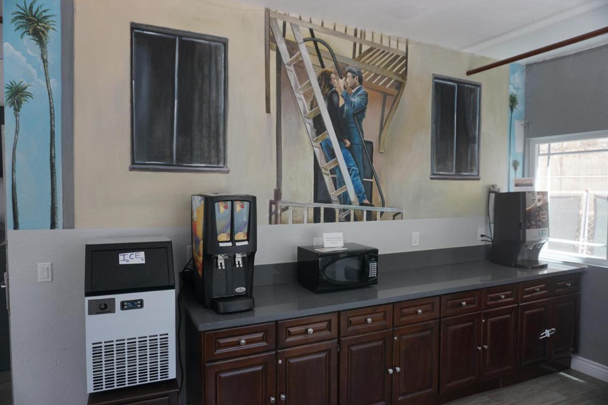 Las Palmas Hotel - Housity