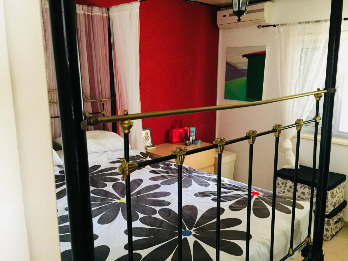 Artist Cottage in Dromolaxia - Housity