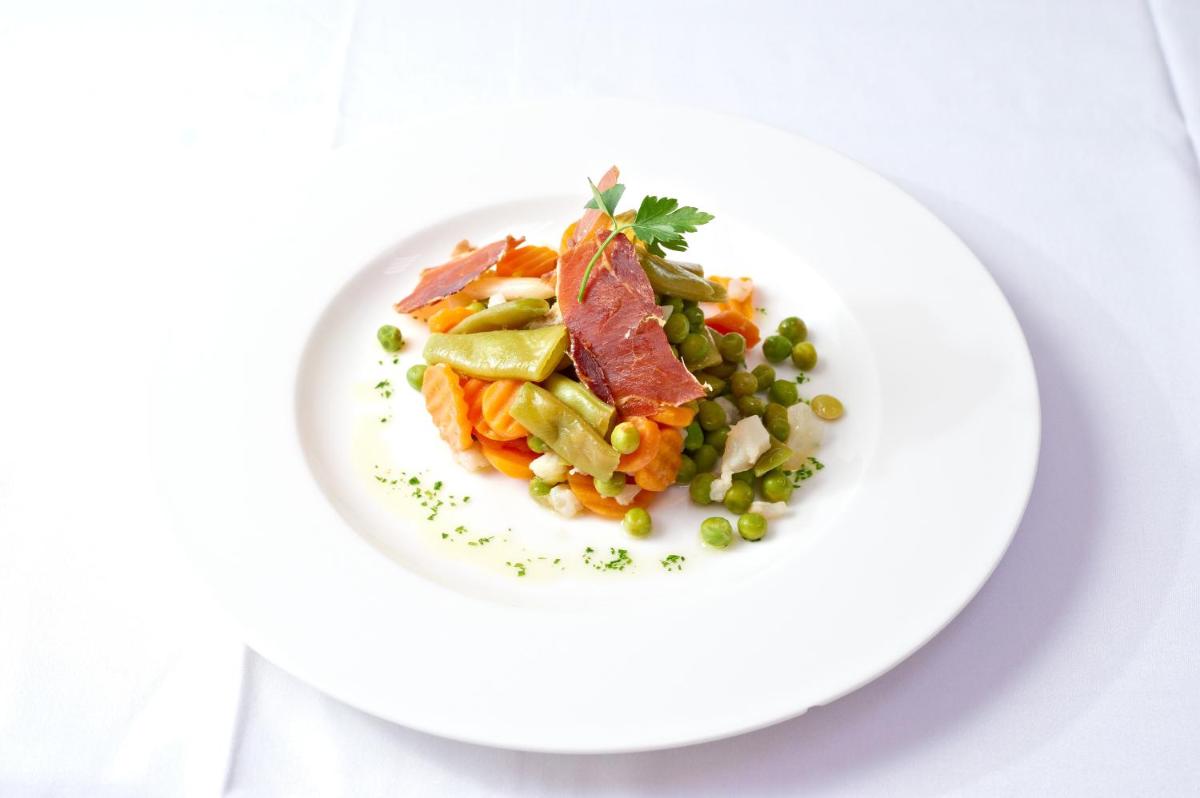 Comida en o cerca de este hotel