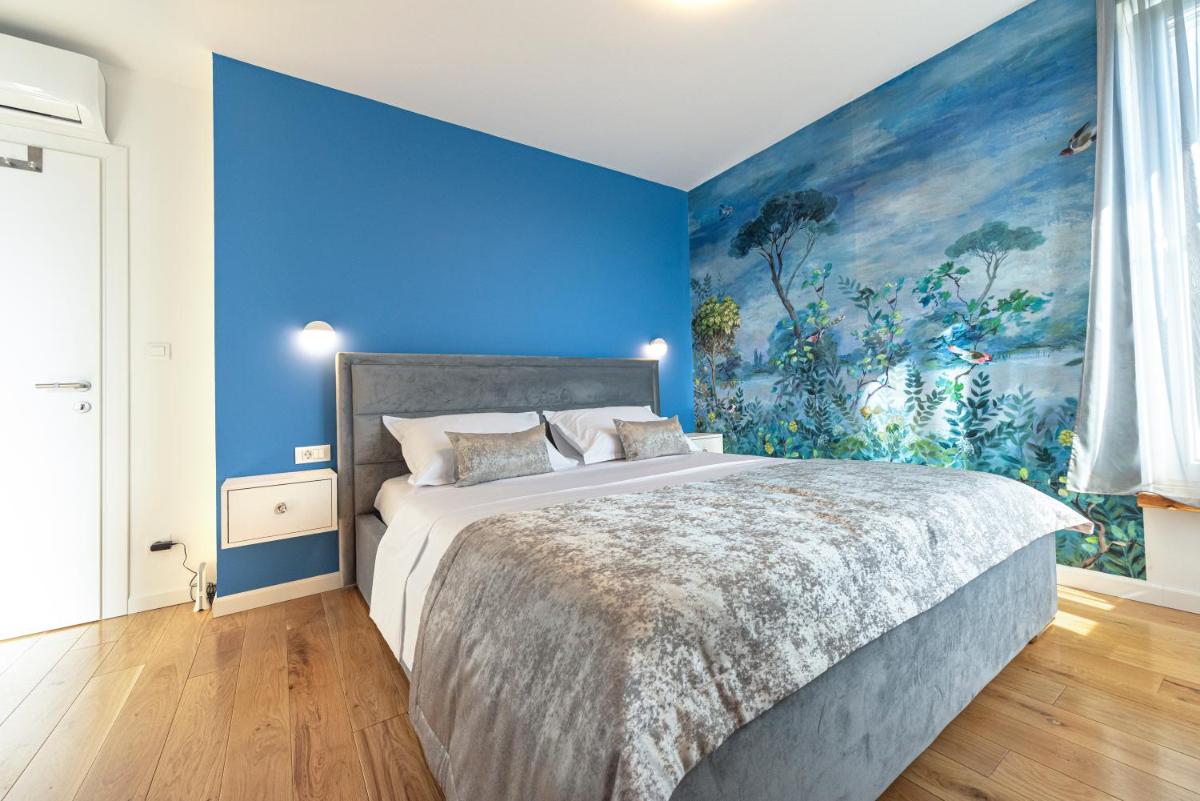 Sunny Bo Villa with a heated pool and rooftop jacuzzi - Housity
