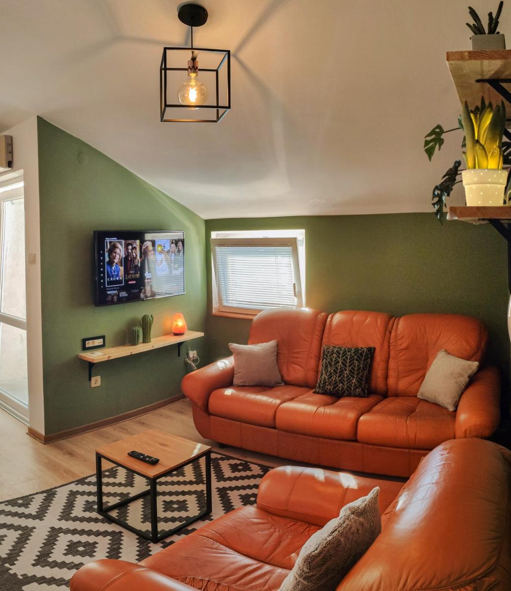 Stone Circle Apartments - Hizvo