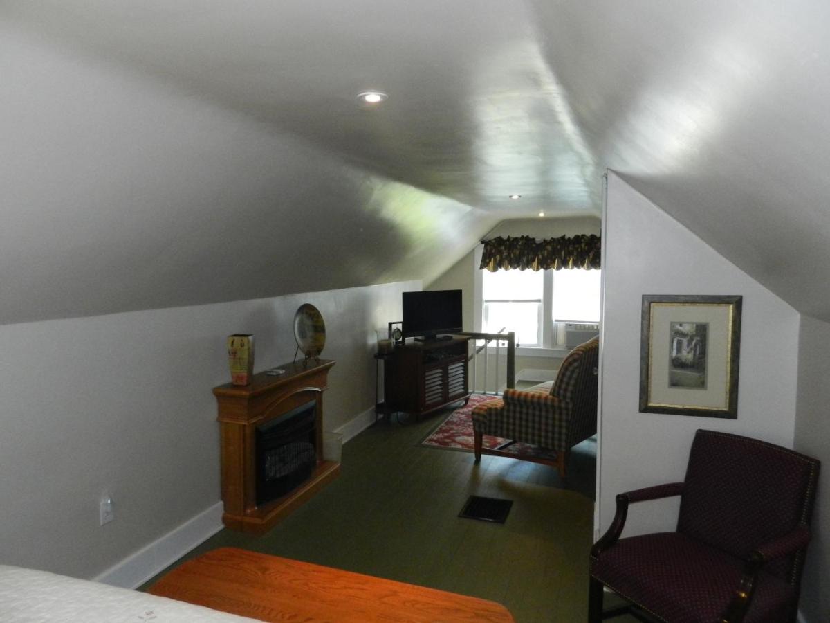 Helming Guest House - Housity