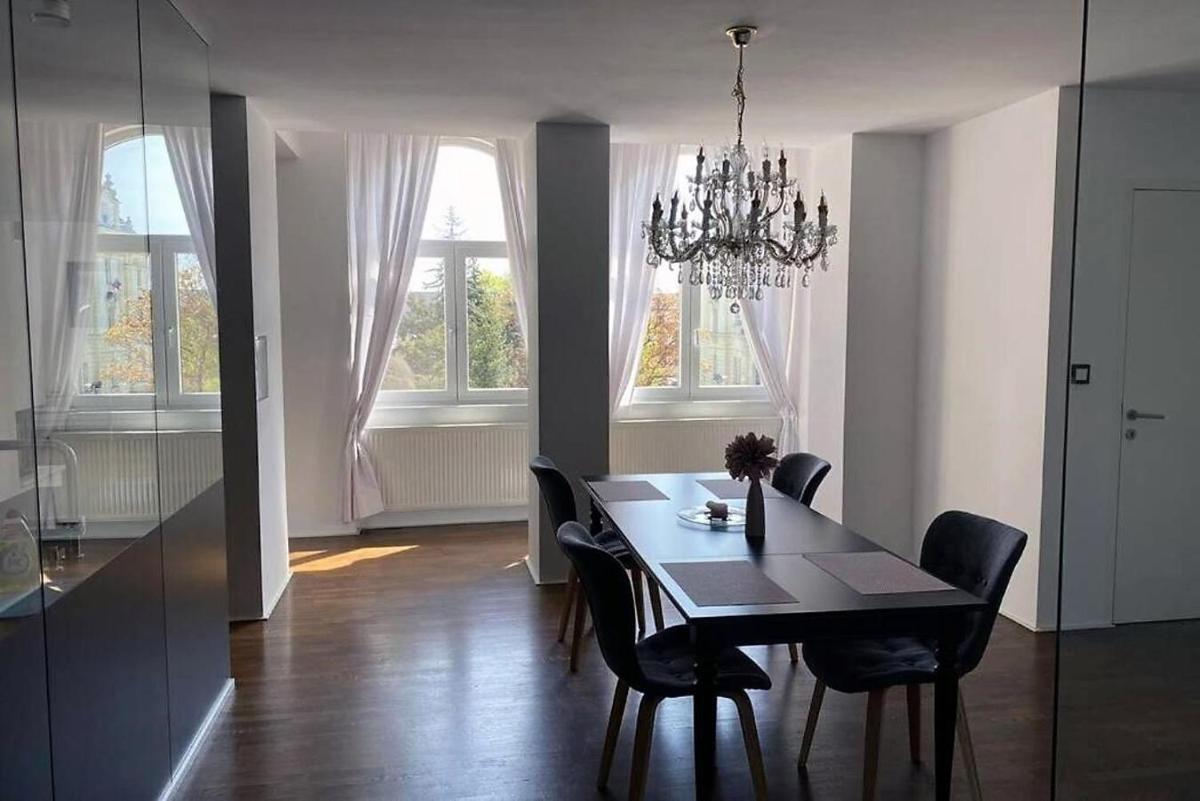 Luxusný 118m2 Apartmán s Krbom v Centre Nitry - Housity