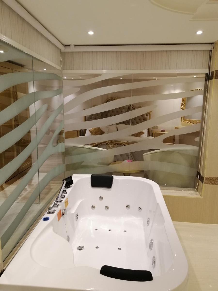 H (Hills) ApartHotel - Housity