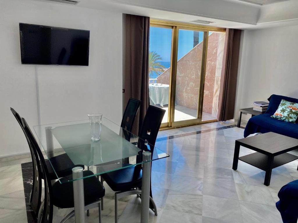 Puerto Banus Beachfront .Gray d´Albion . Amazing location - Housity